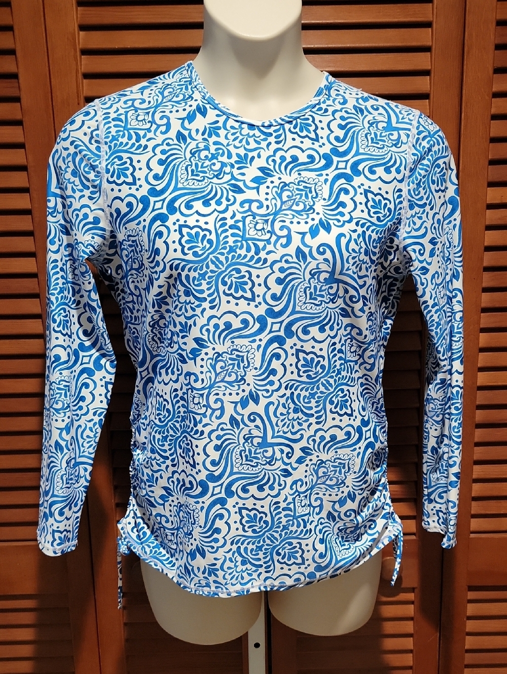 SUNSETS WOMEN'S RUCHED SIDE  SUN SHIRT IN WHITE WITH ROYAL BLUE SCROLLS PATTERN